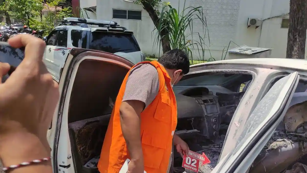 VIRAL, Staf Kampus Unsika Bakar Mobil Dosen, Gara-gara Soal Asmara