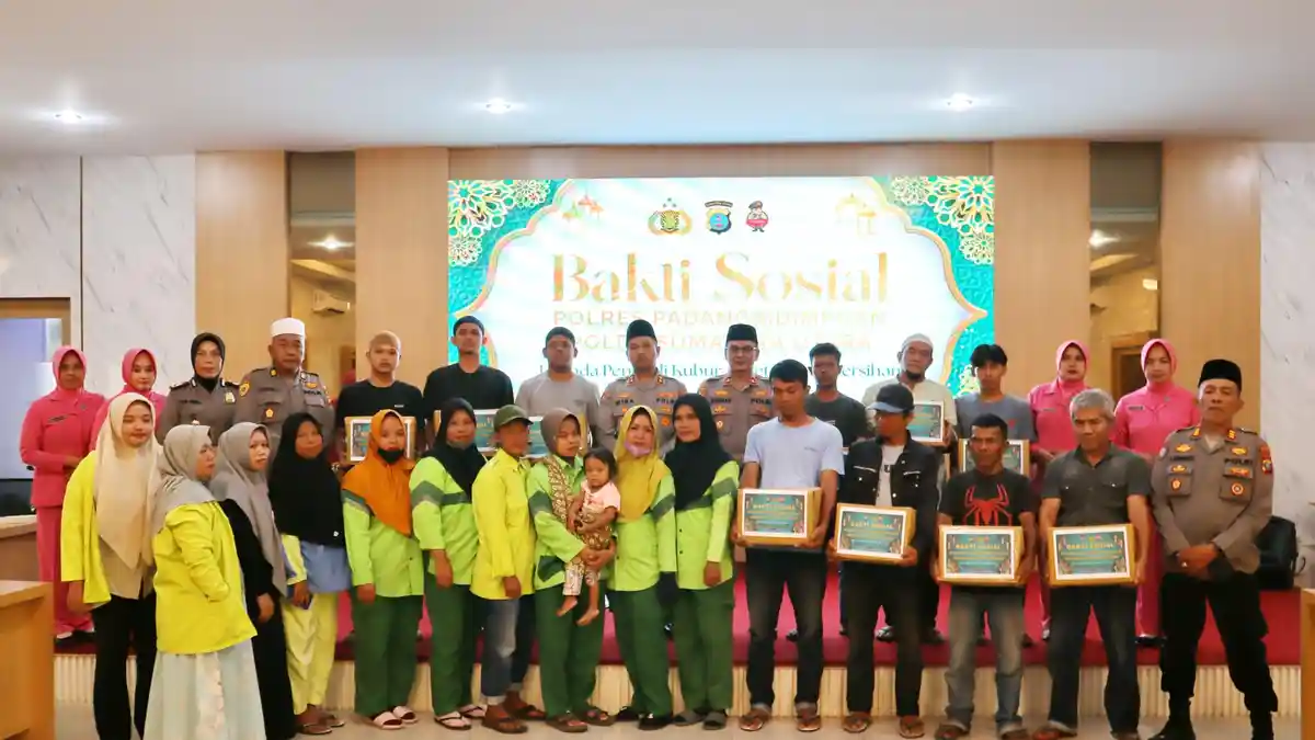 Ketulusan di Bulan Suci: Polres Padangsidimpuan Berbagi untuk Penggali Kubur dan Petugas Kebersihan