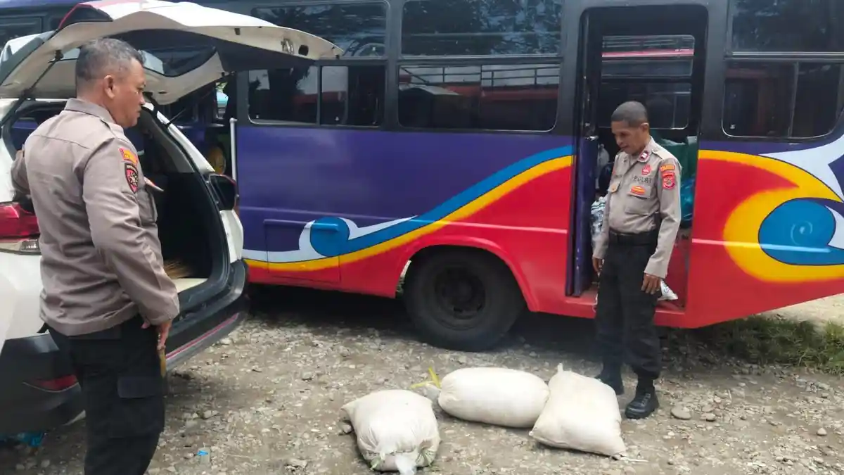 Aparat Polsek Baguala Amankan 90 Liter Sopi Saat Giat KRYD