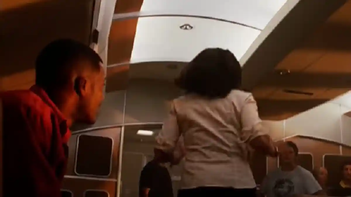 Sinopsis Snakes on a Plane Bioskop Trans TV Malam Ini Jam 23.30 WIB Serangan Ular Berbisa di Pesawat