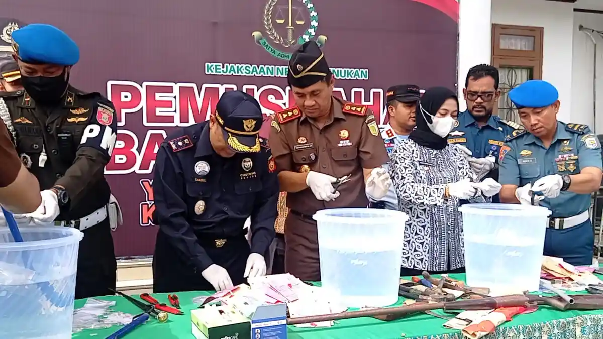 Kejari Nunukan Lakukan Pemusnahan BB dari 237 Perkara dengan Dibakar, Didominasi Narkoba