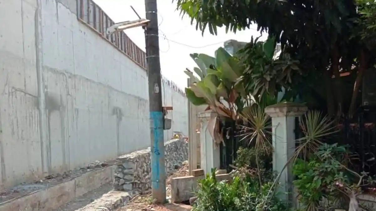Warga Kunciran Mas Keluhkan Aktivitas Proyek PT Waskita