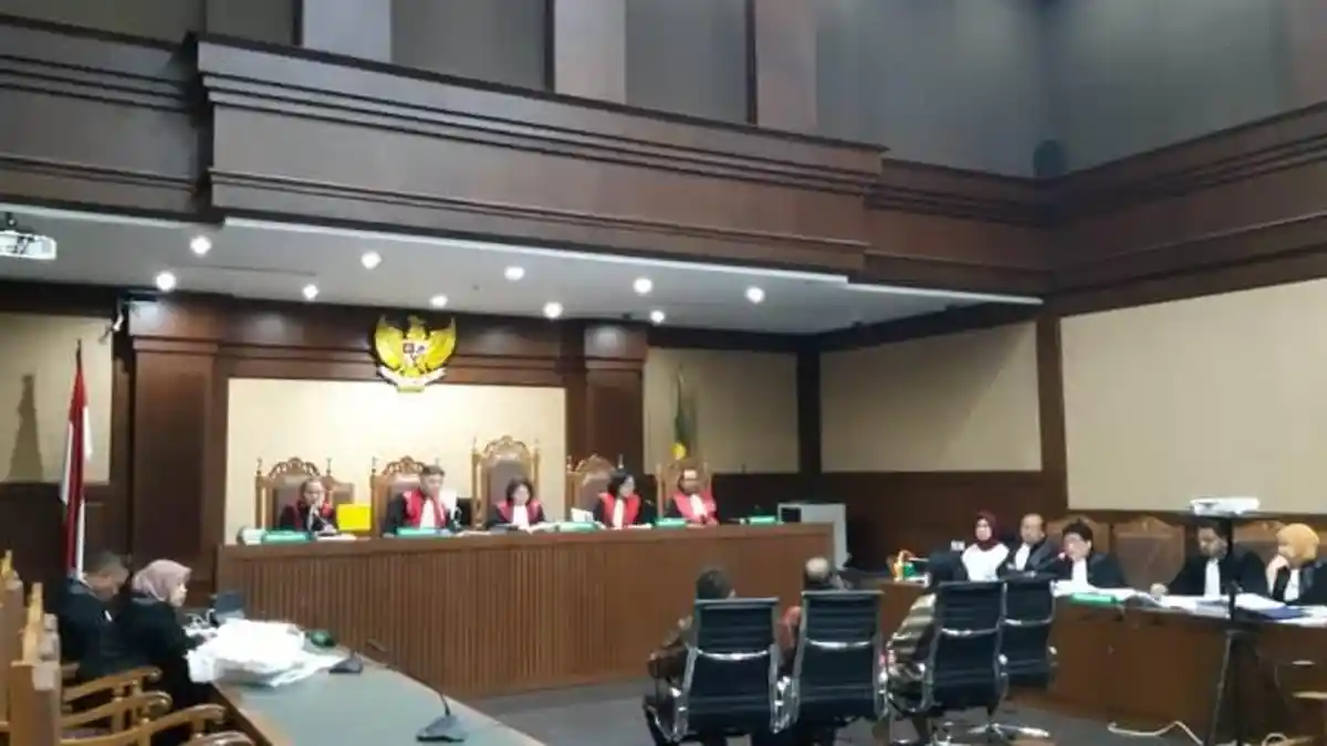 Karen Agustiawan Keberatan Jaksa Tanya Gajinya