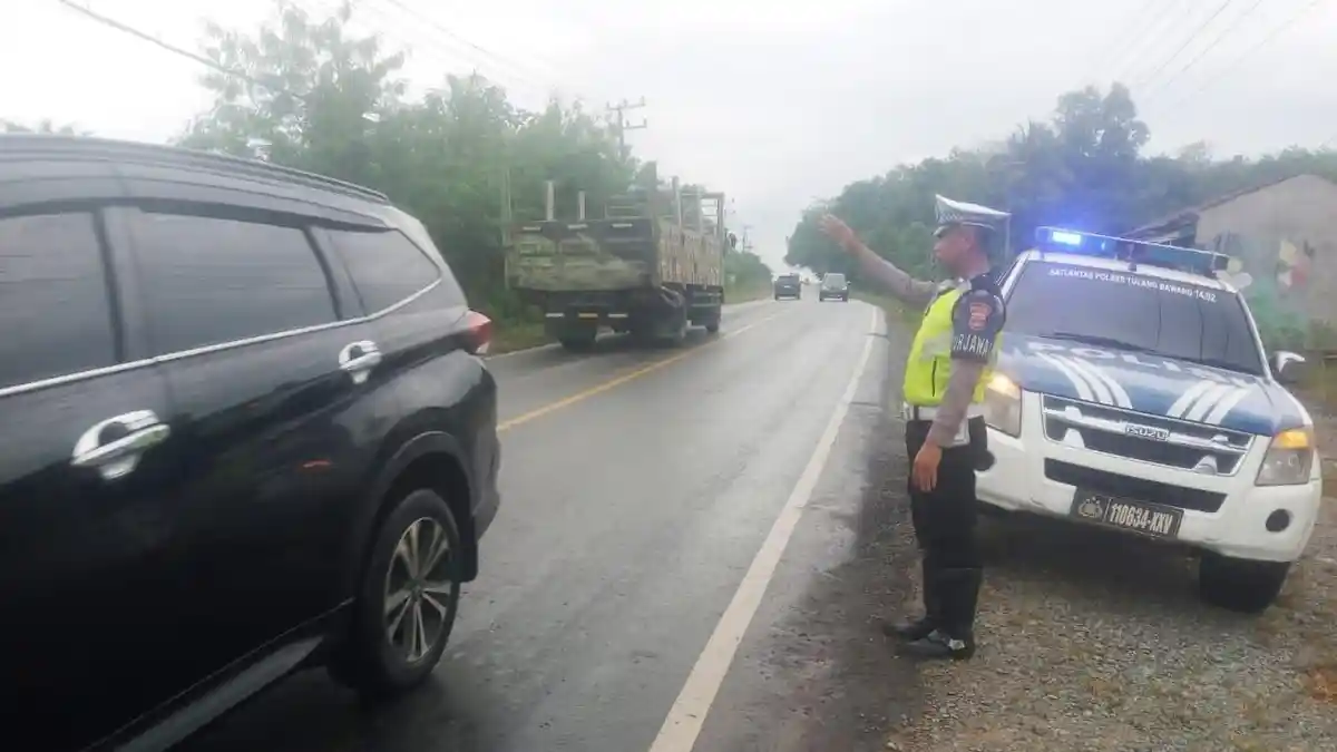 Polres Tulangbawang Polda Lampung Urai Kemacetan Lewat Pengaturan Lalin