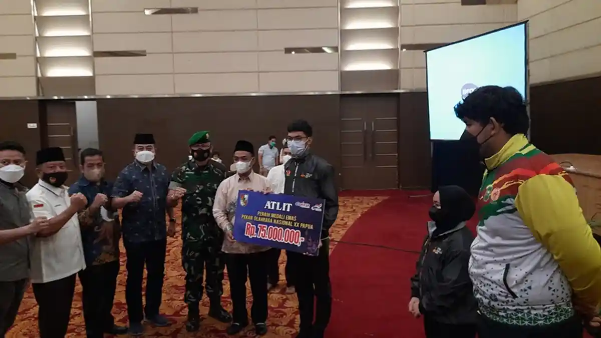 Atlet dan Pelatih Terima Bonus dari Pemko Pekanbaru