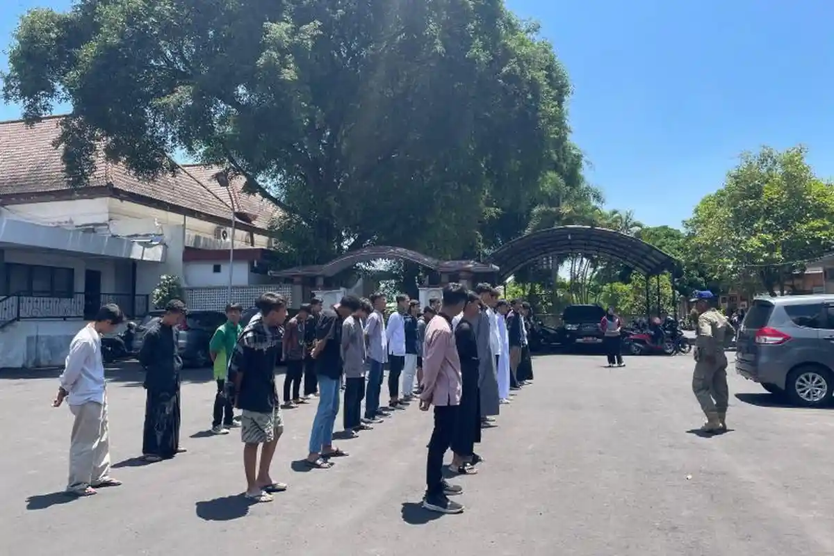 50 Pelajar SMP dan SMA di Ngawi Kedapatan Bolos Sekolah, Lari Tunggang-langgang saat Ada Petugas