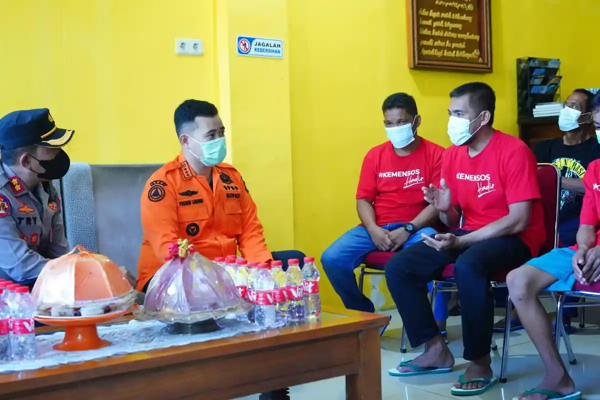 Bupati dan Forkopimda Tinjau Korban Selamat KM Ladang Pertiwi di Mattampa Inn