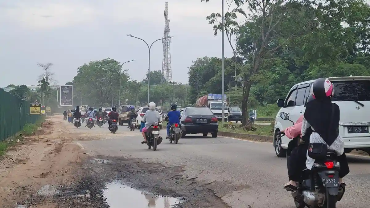 Jalan Letjend Suprapto Batam Ini HANCUR, Kondisi Makin Horor saat Malam Hari