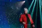 Aksi Atraktif Air Supply di Surabaya