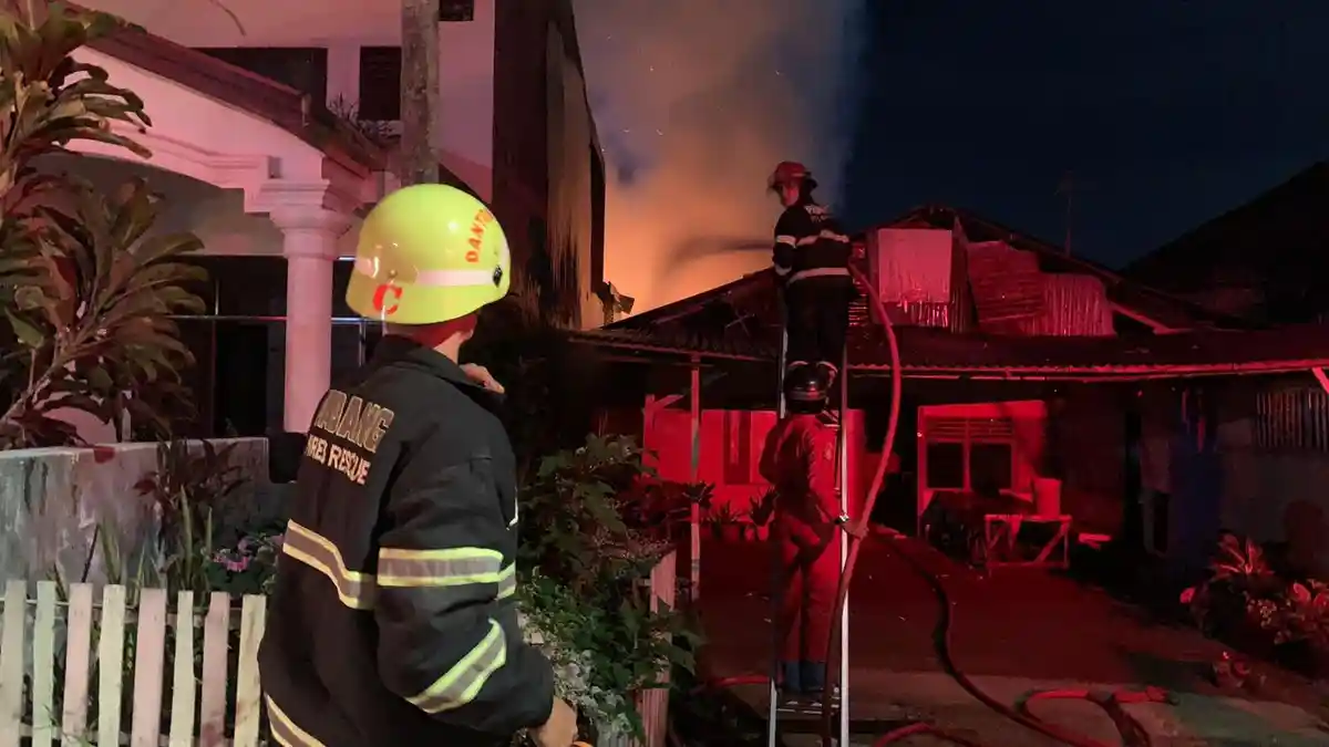 5 Bangunan di Pemukiman Padat Terbakar di Padang Sumbar Rabu Malam, 70 Petugas Damkar Dikerahkan
