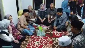 Menteri-PPPA-Arifatul-Choiri-Fauzi-mendatangi-rumah-duka-CNA.jpg