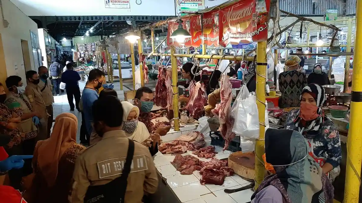 Antisipasi Pengoplosan Daging Sapi dan Celeng, Satgas Pangan Kota Cirebon Sidak Pasar Tradisional