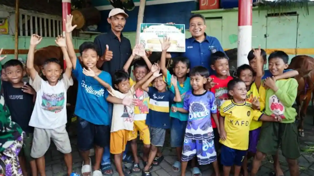 Petrokimia Gresik Bagikan Puluhan Sapi dan Ratusan Kambing untuk Masyarakat