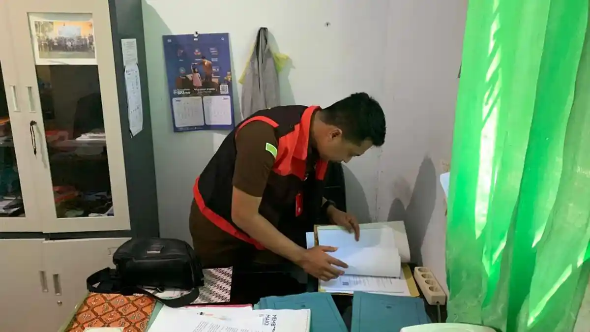 Kejati Sulteng Geledah Bawaslu Buol, Kumpulkan Bukti Dugaan Korupsi Dana Hibah