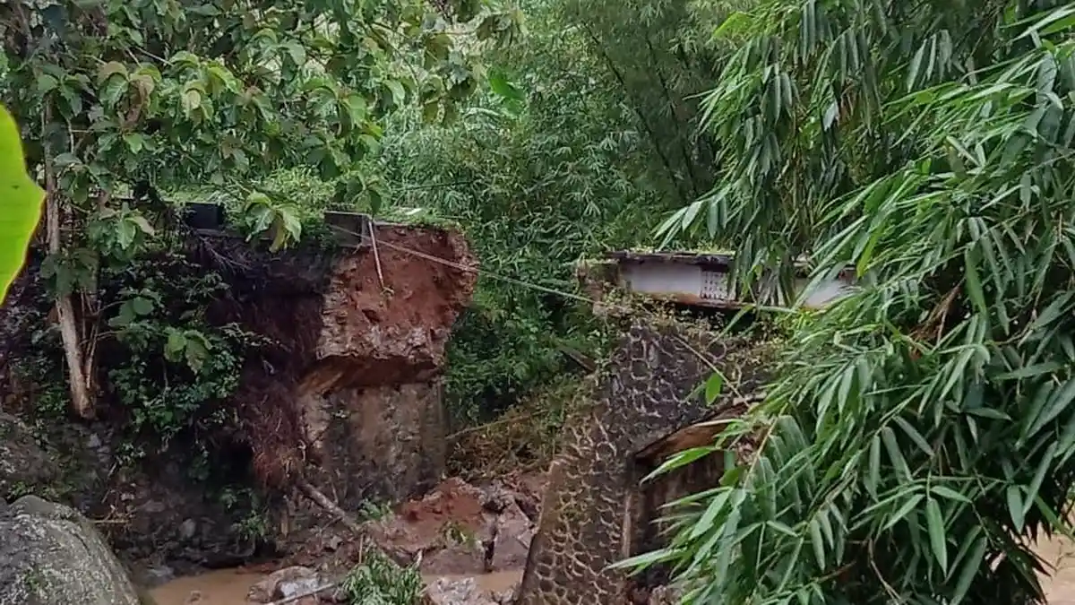 Jembatan Desa Jalatunda Banjarnegara Putus, Warga dan Anak-anak Sekolah Menderita