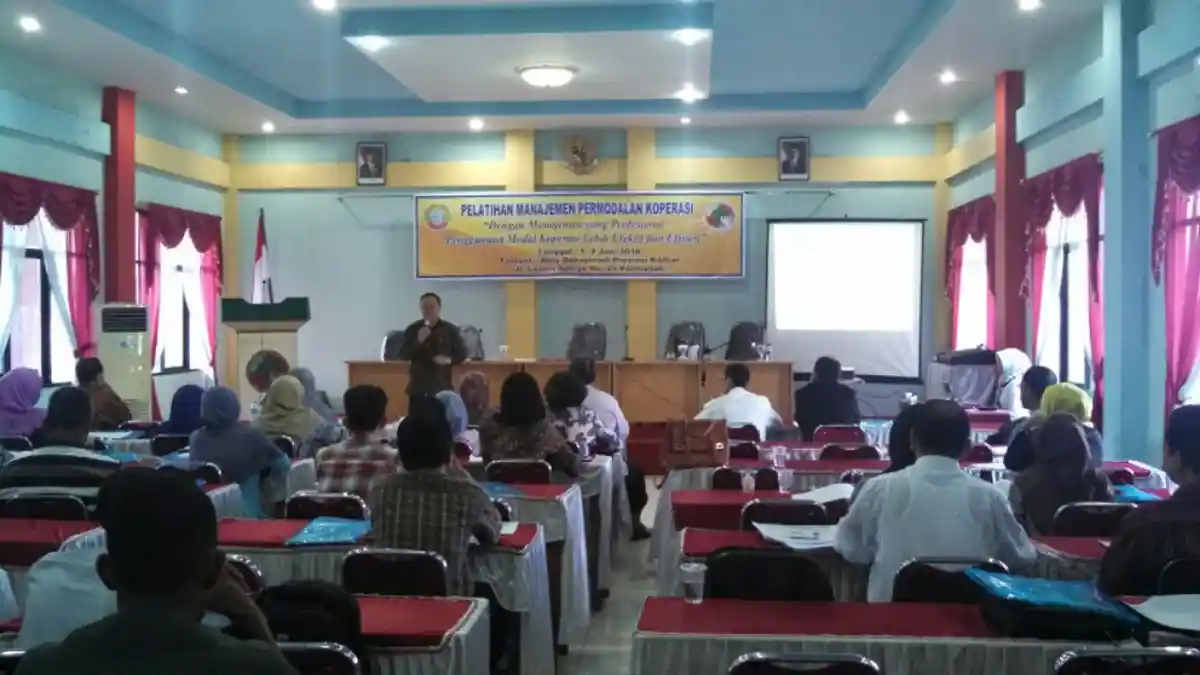 Seluruh Pengurus Koperasi di Pontianak Ikuti Pelatihan Manajemen Permodalan Koperasi