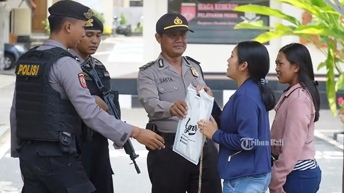 Pengunjung Wajib Serahkan Identitas Saat Masuk ke Polres Bangli