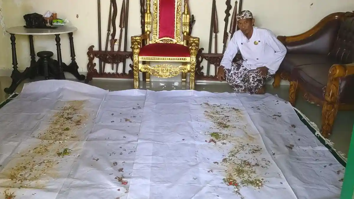 Penampakan Kain Kafan dan Bumbu Mayit untuk Sumpah Pocong Iptu Rudiana dan Saka Tatal Hari Ini