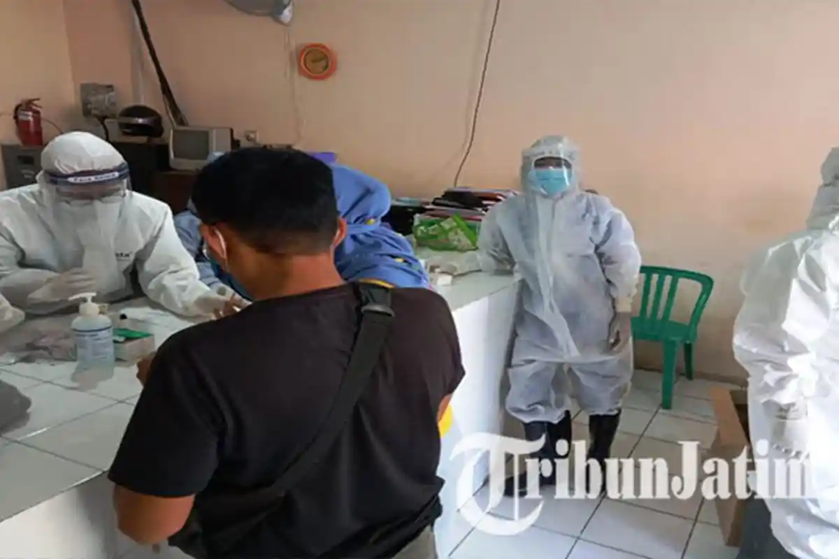 Gelar Rapid Test Massal di Pasar Tradisional, Gugus Tugas Covid-19 Sampang Temukan 28 Orang Reaktif