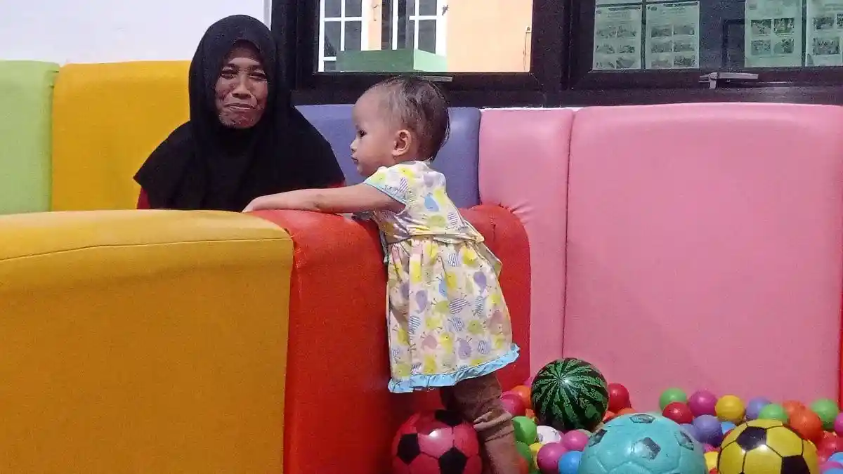 FOTO Merekam Perubahan, Jejak Pertumbuhan di Rumah Anak SIGAP Bandarharjo - Wali-anak-mengawasi-saat-Kelas-Bermain-Bersama-Kelompok-Bintang-Pijar.jpg