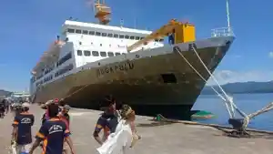 KM-Nggapulu-Bersandar.jpg