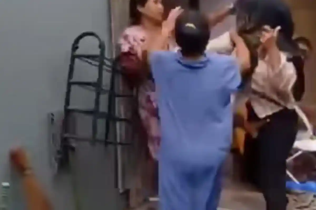 Nasib Penagih Utang di Gresik Disiram Air Dilempar Mangkok hingga Berdarah oleh Emak-emak