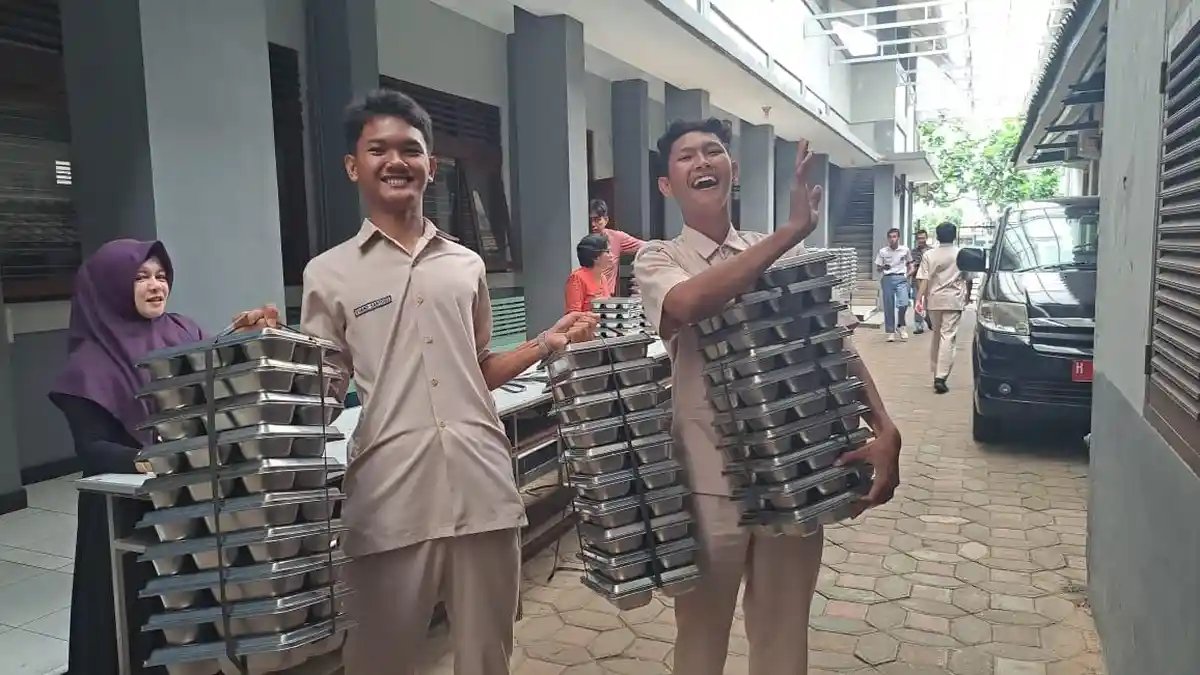 Rapor Merah Program MBG di Banyumas, Roti Jamuran hingga Kotak Makan Bau Sabun