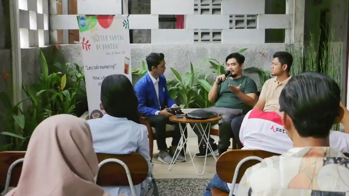 Mahasiswa Udinus Semarang Perkenalkan Strategi Branding Melalui Cafe Dontea