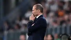 Pelatih-Juventus-Massimiliano-Allegri-mengamati-pertandingan.jpg