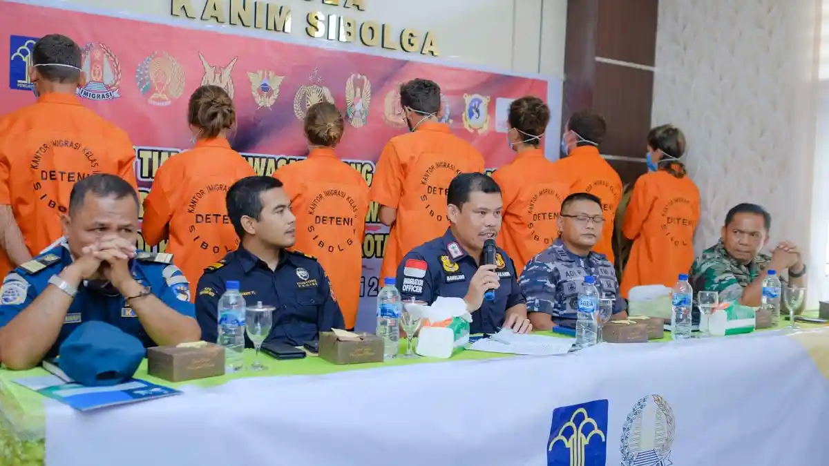 Imigrasi Sibolga Bersama Anggota Timpora Amankan Tujuh Orang Warga Negara Asing