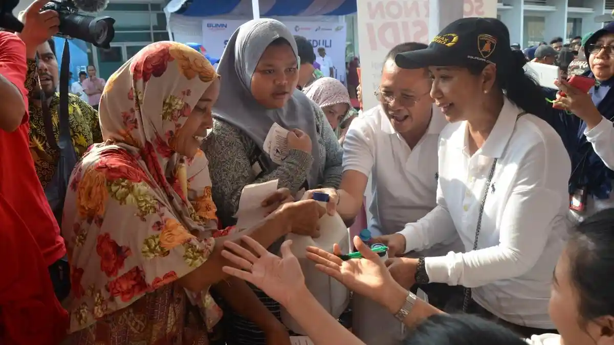 Pelindo 1 Bagikan Ribuan Paket Sembako Murah di Belawan dan Sibolga