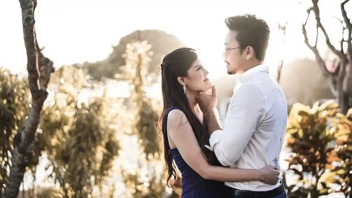 Romantis hingga Menantang, Ini Deretan Momen Prewed Denny Sumargo & Dita Soedarjo