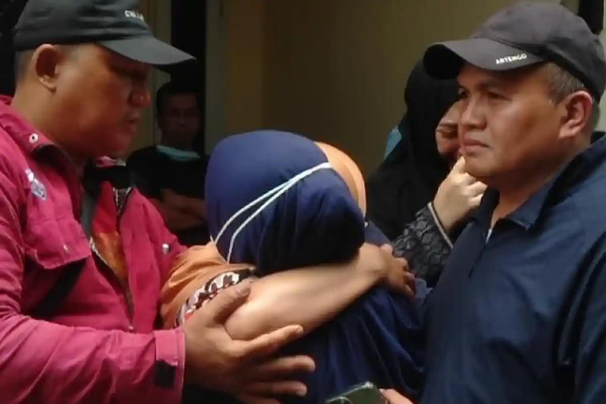 Tangis Histeris Keluarga Pecah, Ratapi Yusi Tewas Dibunuh dan Dicor Semen