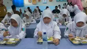 Siswa-SMPN-2-Ponorogo-Jalan-Basuki-Rahmat.jpg