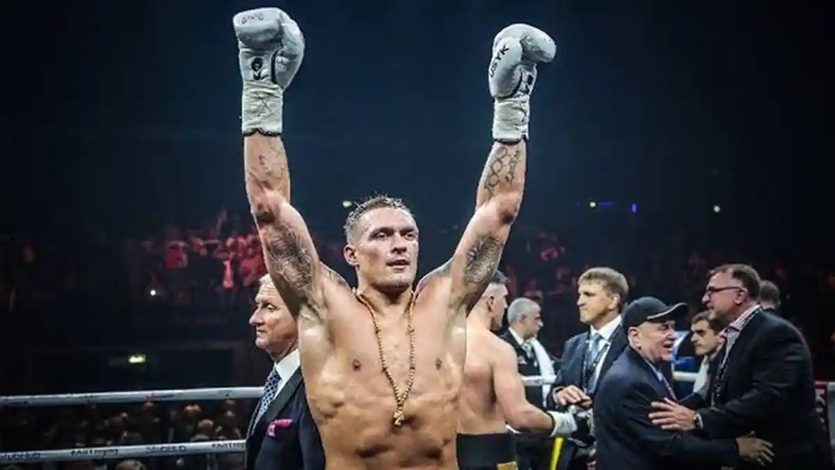 Hasil Tinju Dunia, Oleksandr Usyk Menang Angka Mutlak atas Chisora, Wasit Dinilai Tidak Fair