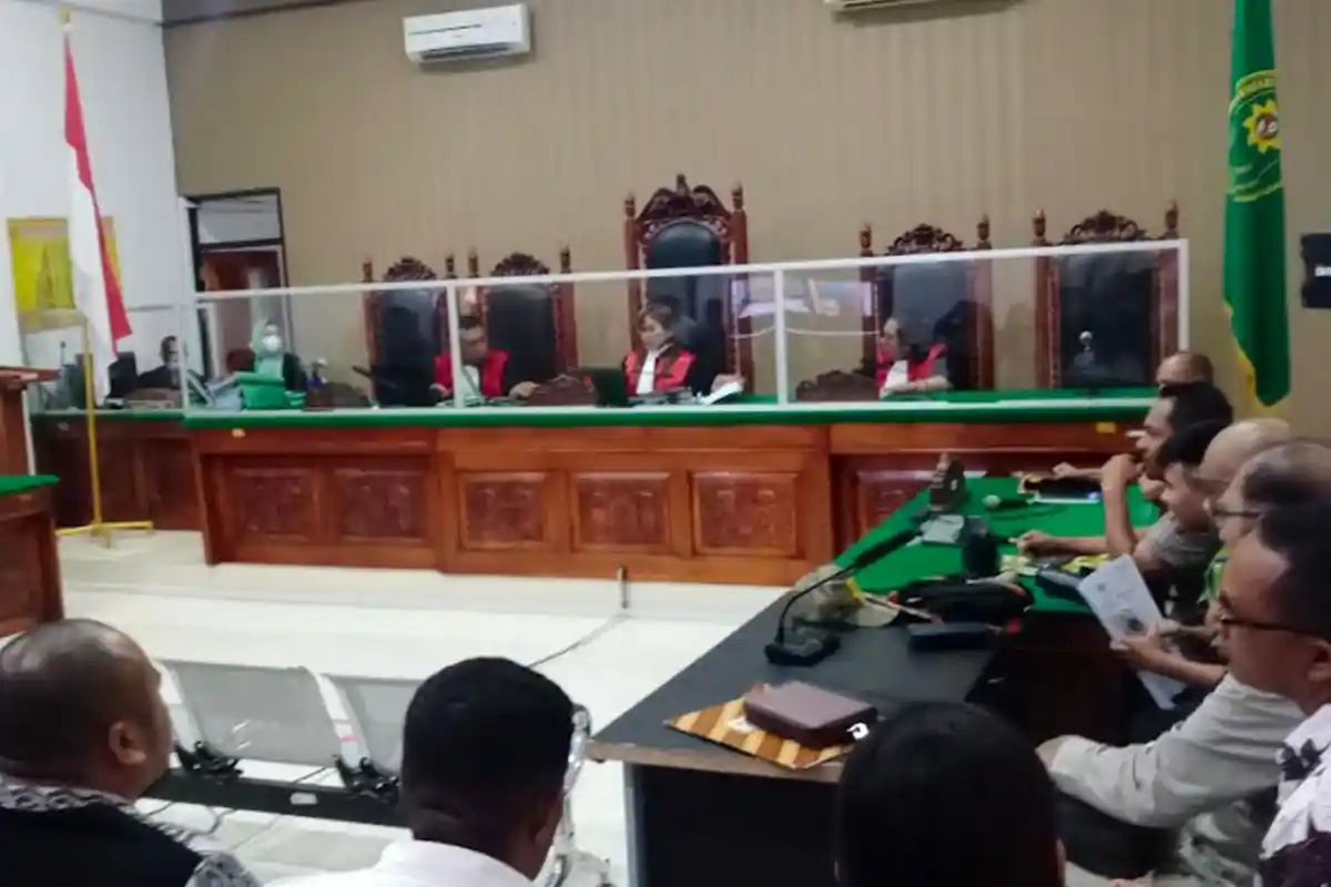 Tiga Bupati Tidak Hadir, Hakim Tunda Sidang Prapid Mantan Dirut Bank NTT