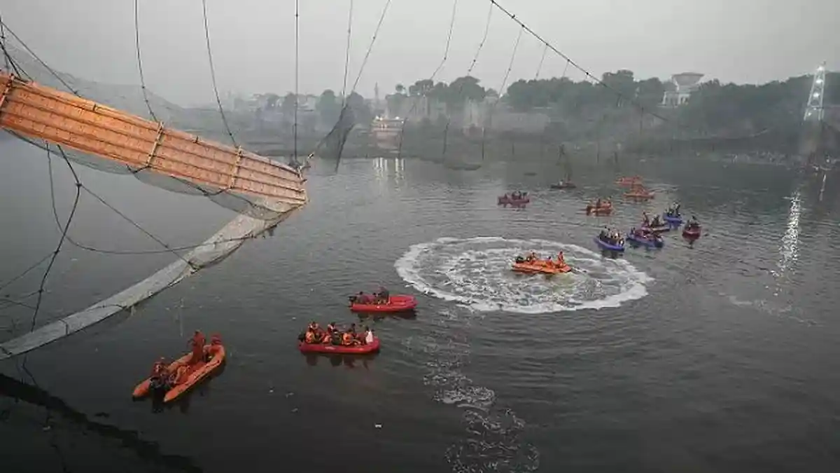 KRONOLOGI Jembatan Gantung di Gujarat India Ambruk, Tewaskan 140 Orang