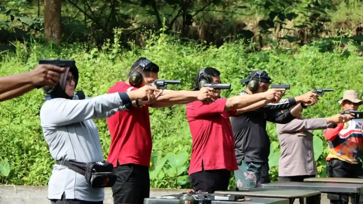 Peringati HUT Bhayangkara, Polres Magelang Gelar Lomba Menembak 