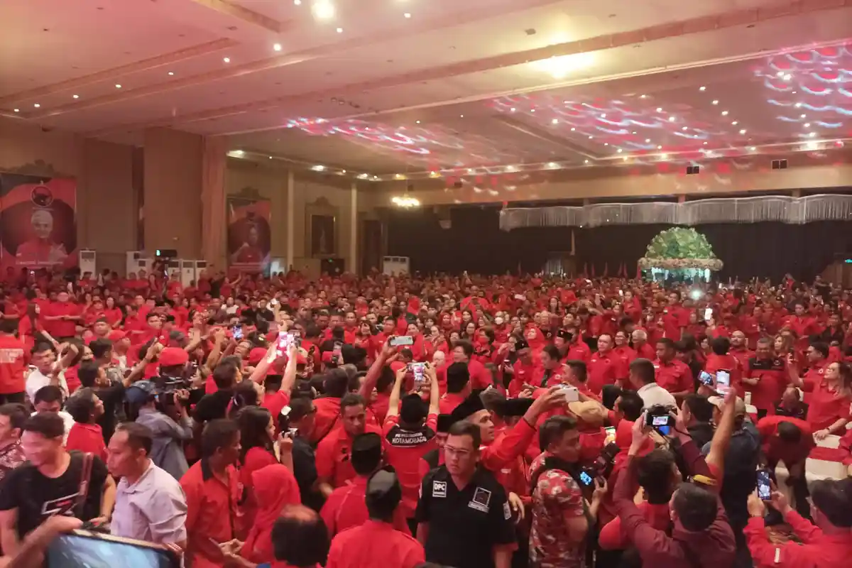 Sukses Pimpin Jateng, Ganjar Pranowo Tak Lupa Jasa Gubernur Sulut Olly Dondokambey