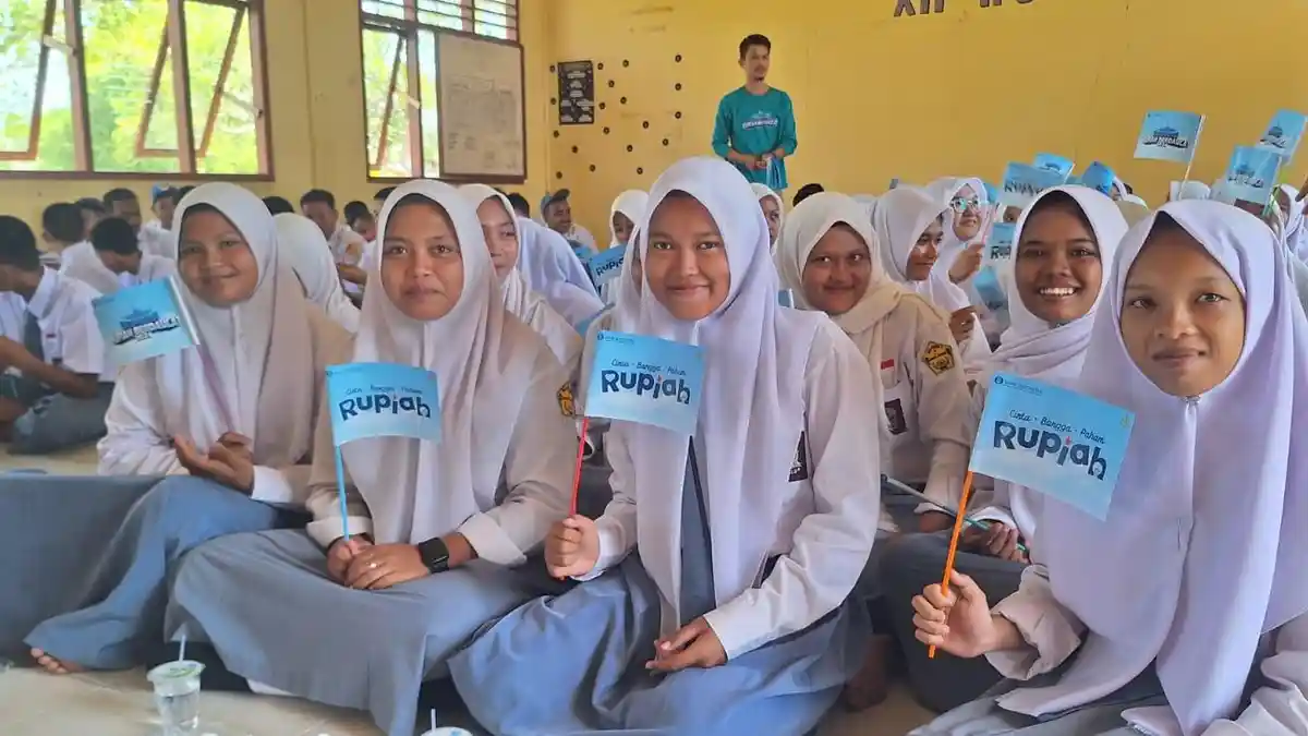 Tim ERB Disambut Bahagia Pelajar SMAN 1 Subi, Sebelum Masuk Ruangan ...