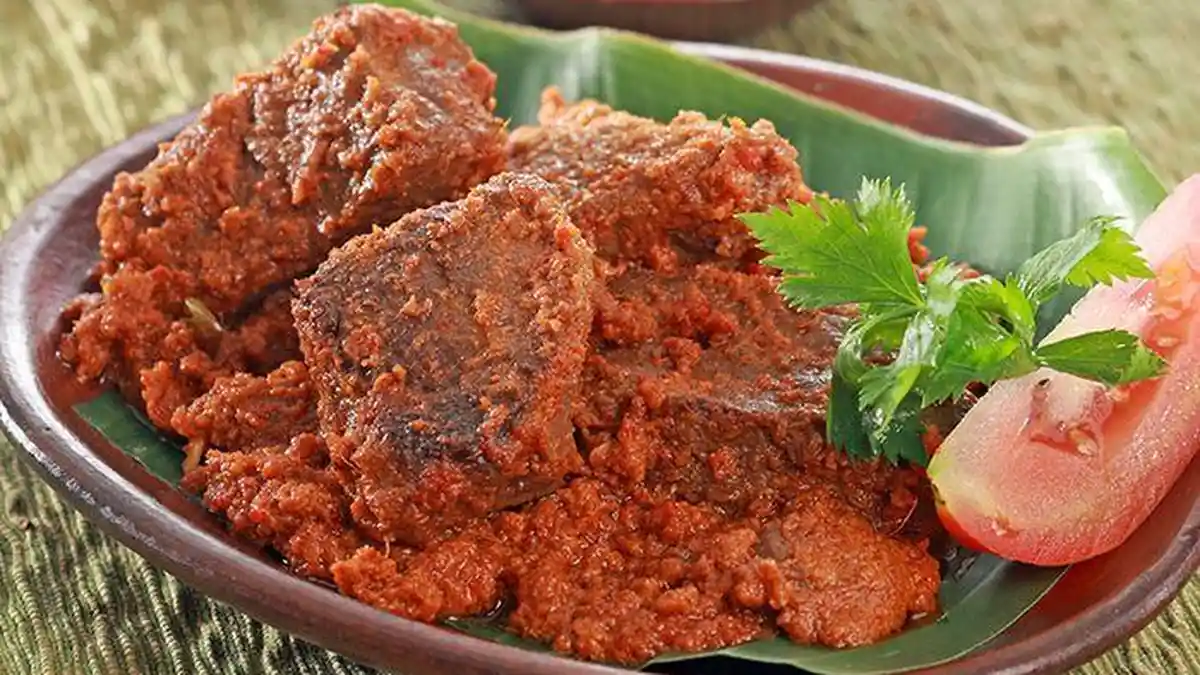 Pengin Daging Empuk saat Masak Rendang dan Rawon untuk Hari Raya? Simak Tipsnya