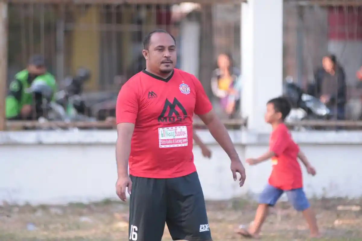 Imran Nahumarury Main Bola di Solo, Gabung dengan Eks Striker Fenomenal Timnas Indonesia