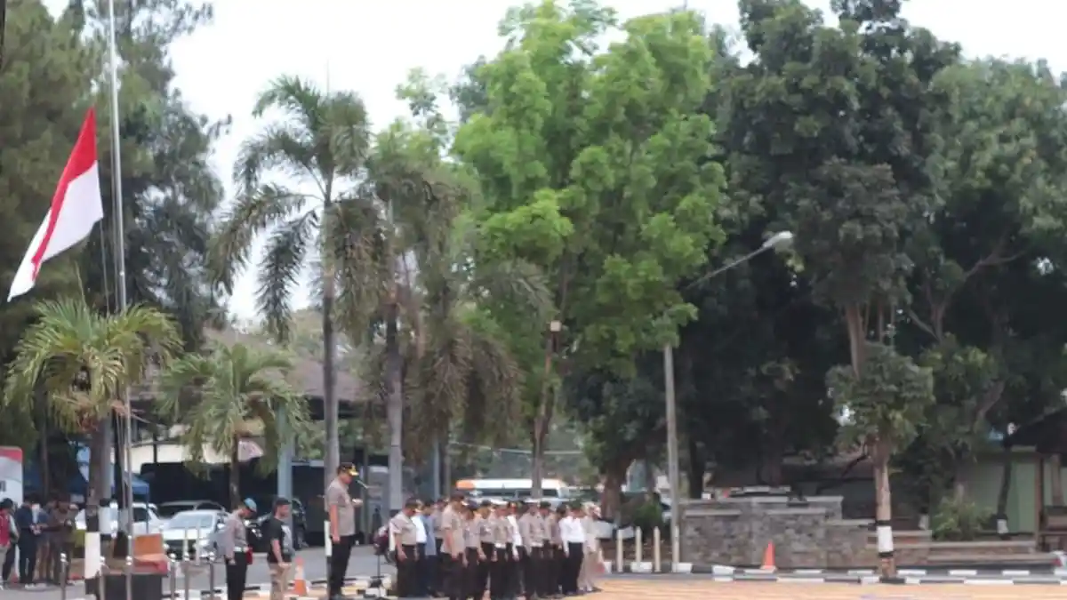 Kibarkan Bendera Setenga Tiang, Polres Purwakarta Ikut Berduka Meninggalnya Ipda Erwin