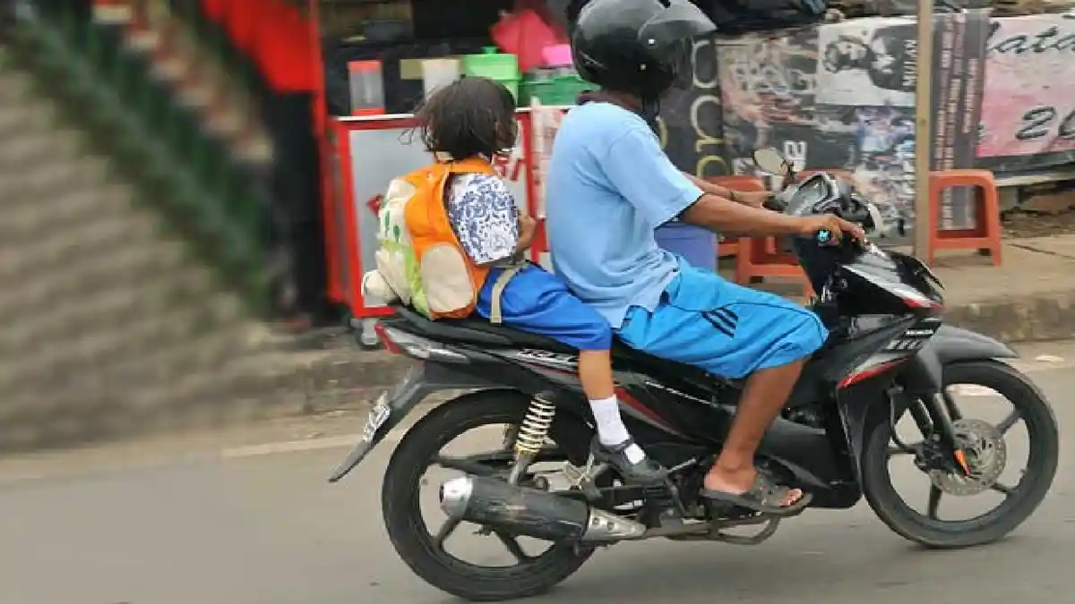 Dibonceng Ayah, Anak TK Terlempar dari Motor, Tewas