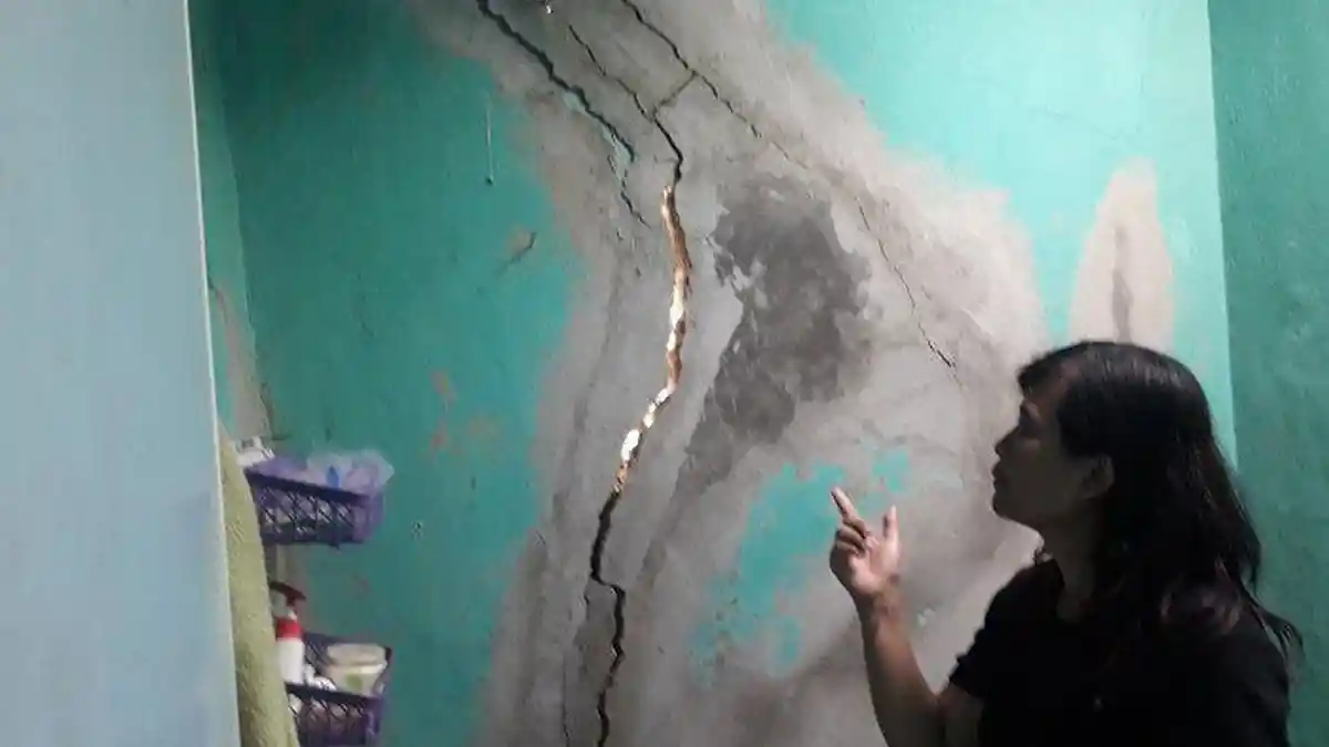 Dinding Rumah Warga Retak-retak Dampak Pengeboman Proyek Kereta Cepat di Gunung Bohong