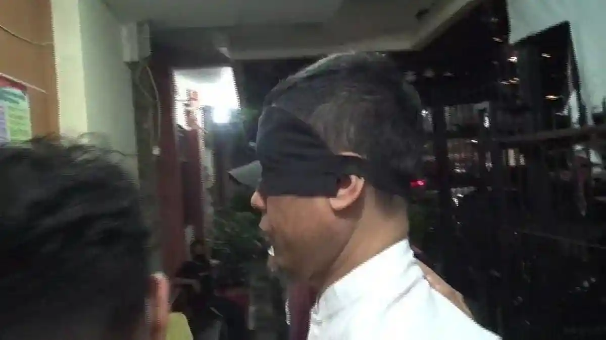 Mata Munarman Ditutup saat Penangkapan, Polri: Itu Standar Internasional, Kok pada Ribut?