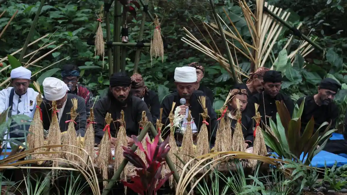 Merawat Alam Melalui Helaran "Asih Ka Bumi", Abah Undang Berharap Perhatian dari Pemerintah Daerah