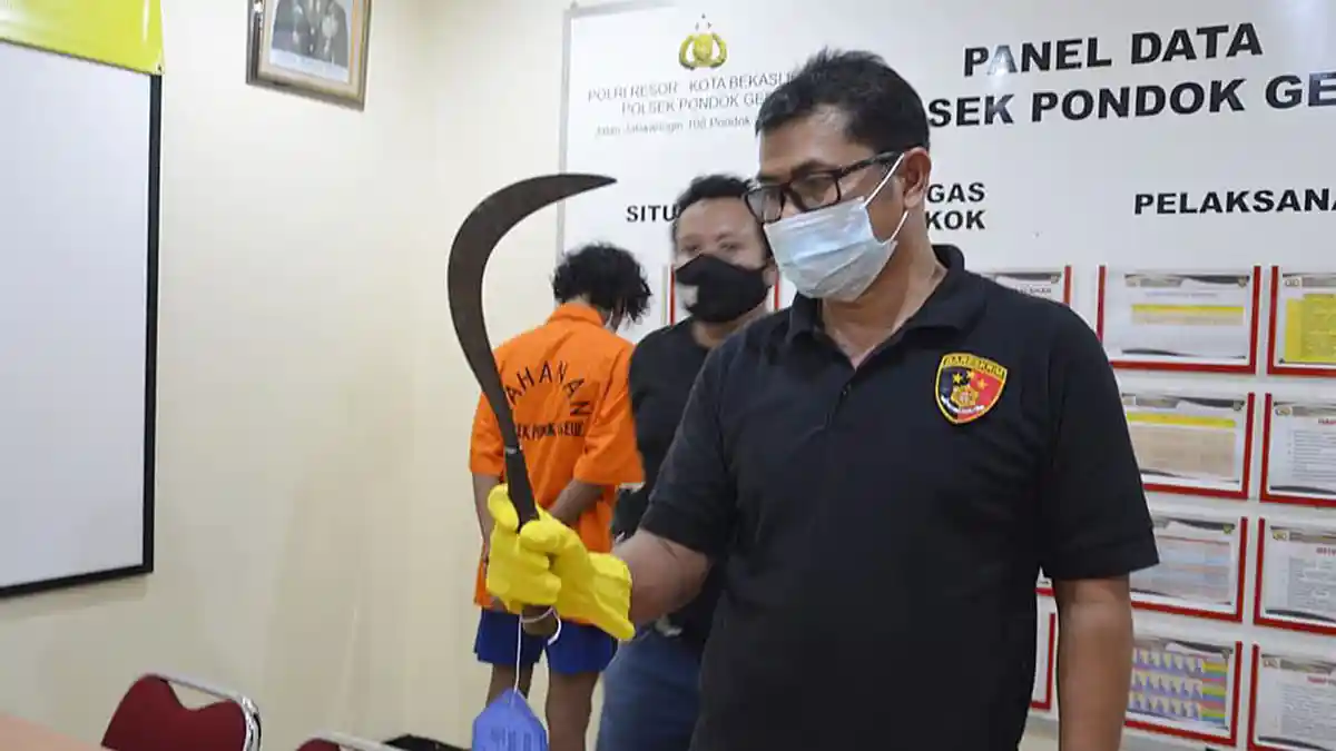 Bawa Celurit 4 Remaja Diamankan Polisi di Polsek Pondok Gede, Diduga Ingin Melakukan Tawuran