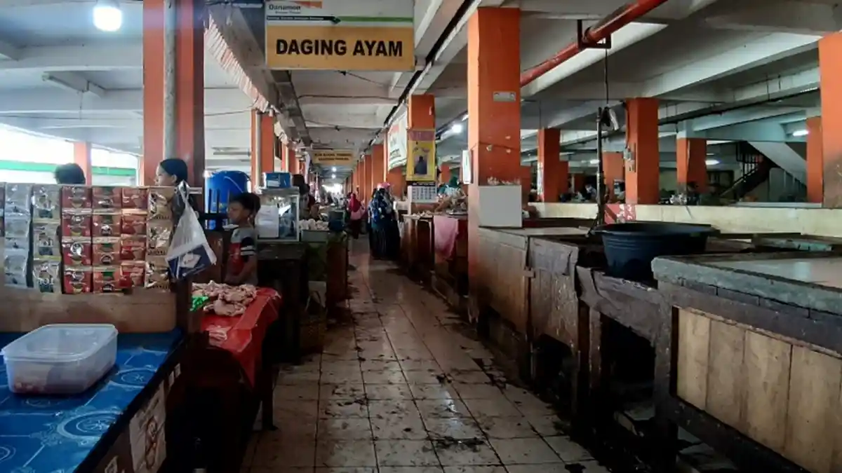 Pedagang Daging Ayam Negeri Pasar Projo Ambarawa Mogok Jualan, Harga Melambung Tak Terkebdali
