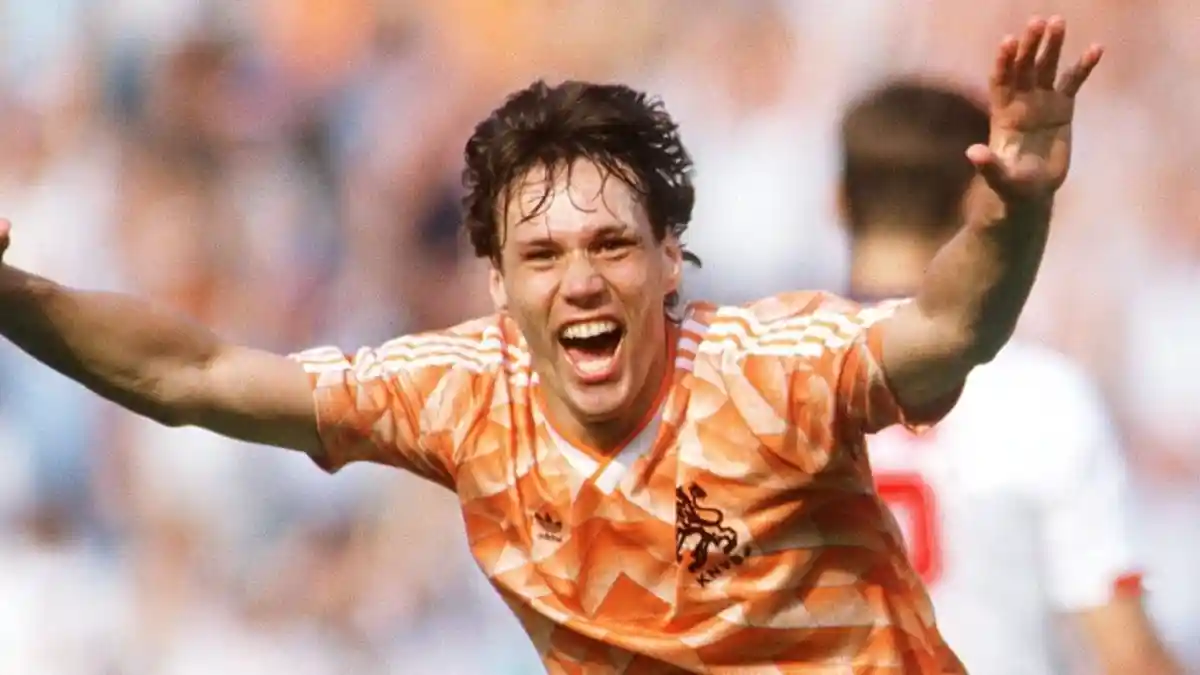 Masih Terkenang Gol Van Basten
